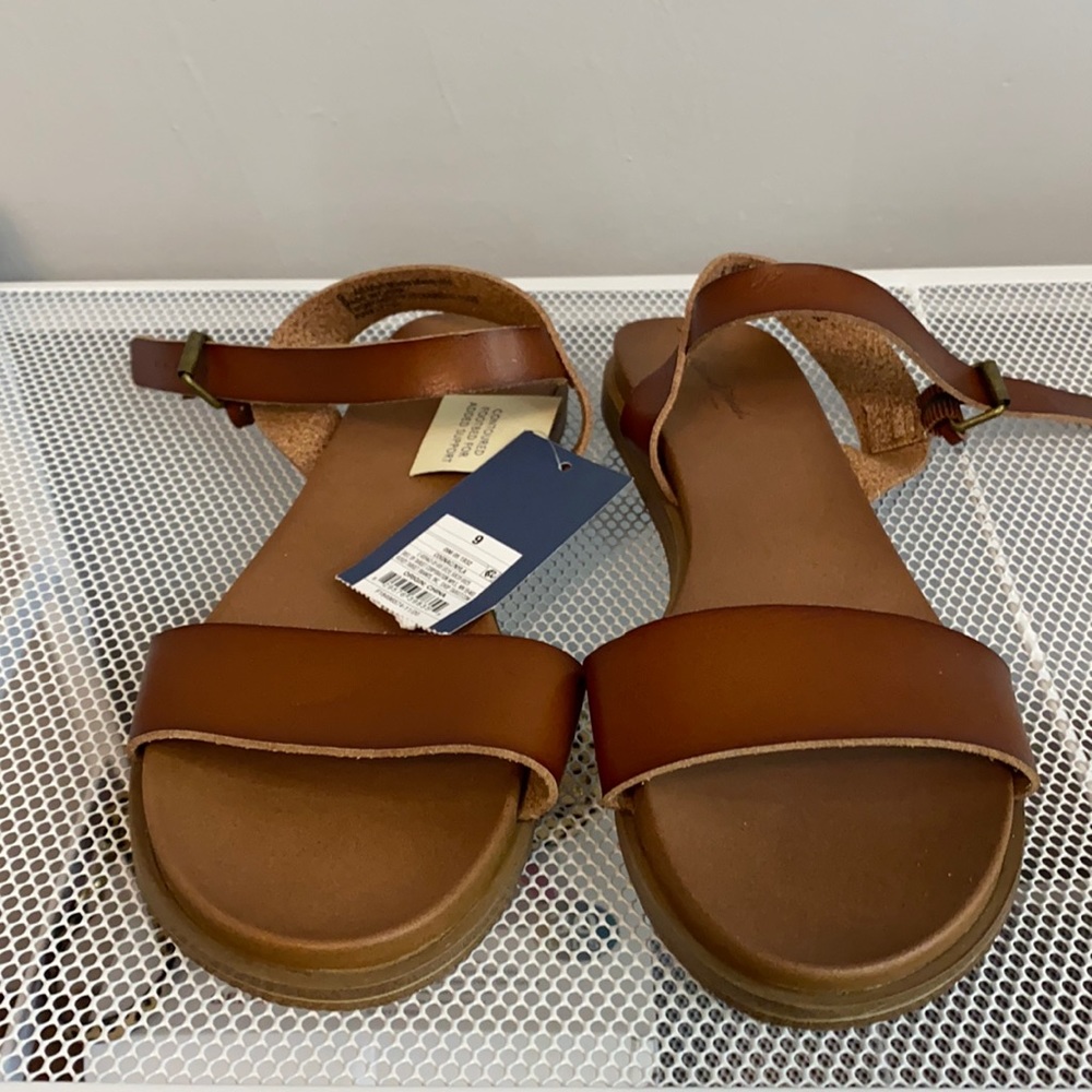 Brown comfy sandals